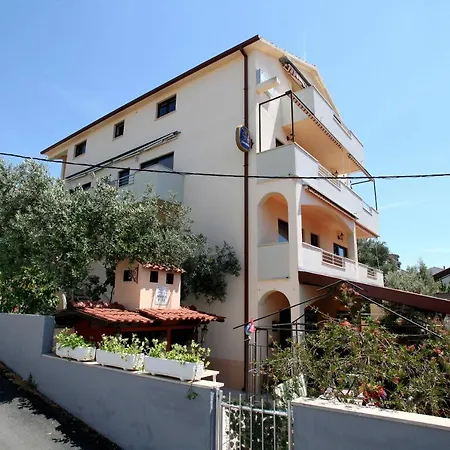 Pansion Ruzica Bed & Breakfast *